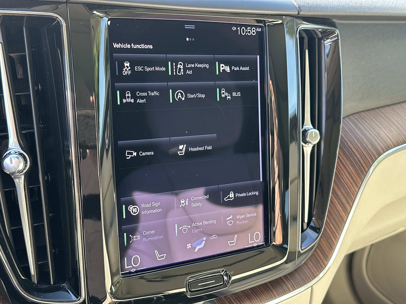 Certified 2021 Volvo XC60 T5 Momentum w/ Premium Package image 11