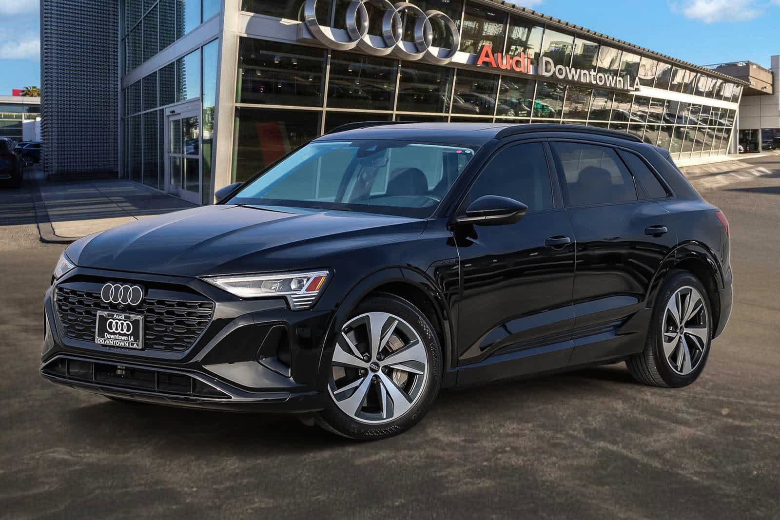 Used 2024 Audi Q8 e-tron Premium image 1