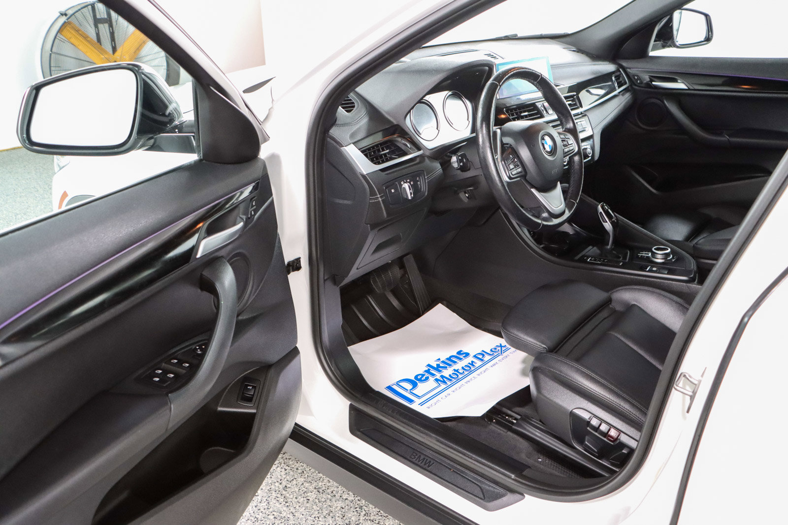 Used 2022 BMW X2 sDrive28i image 3