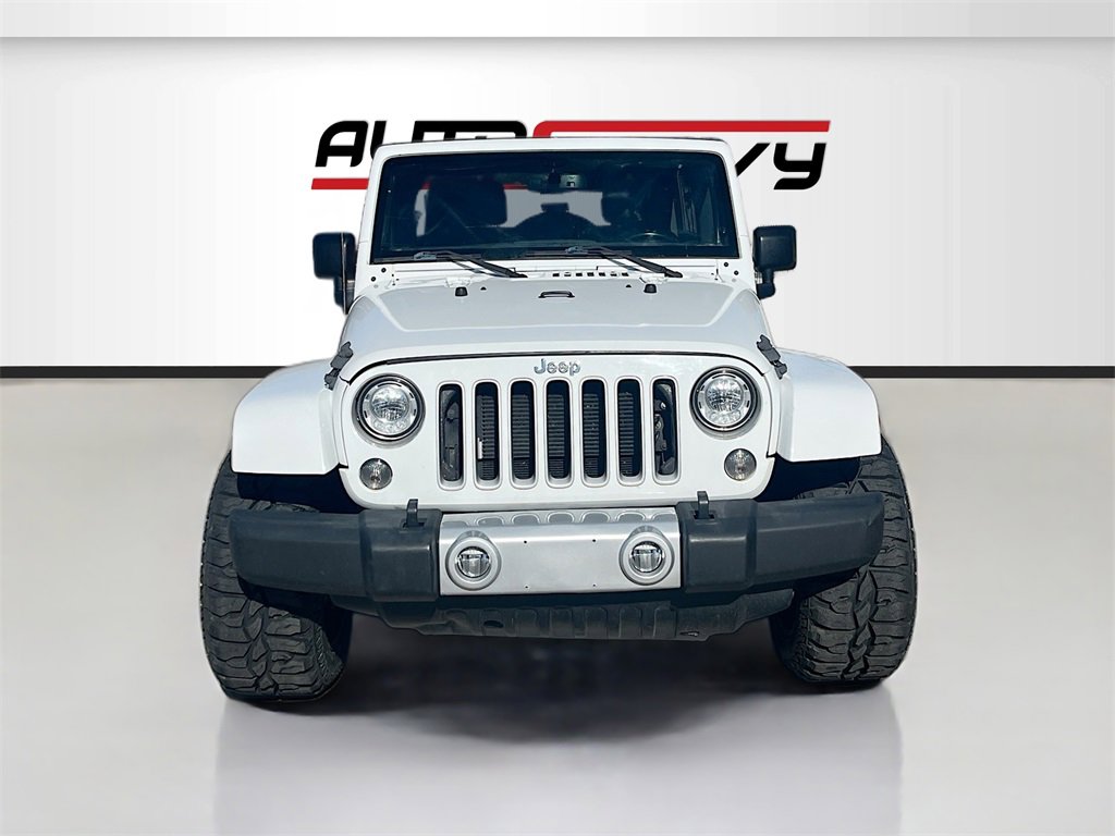 Used 2018 Jeep Wrangler Unlimited Sahara image 2