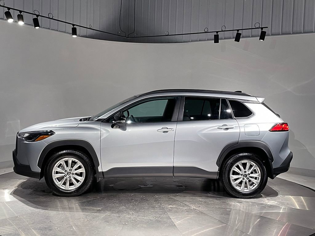 Used 2025 Toyota Corolla Cross LE image 16