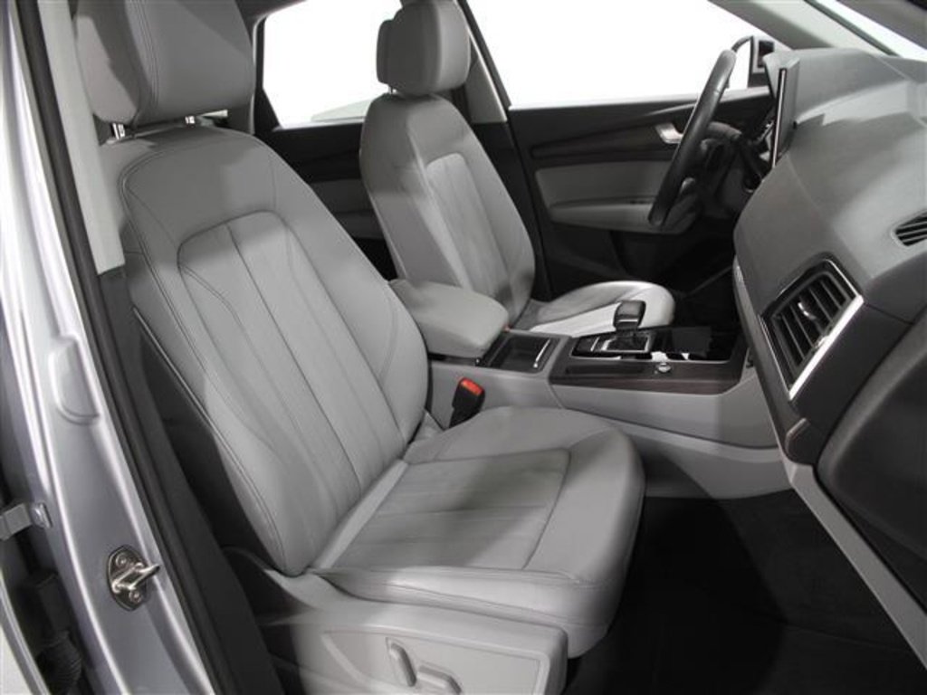 Used 2022 Audi Q5 2.0T Premium w/ Convenience Package image 16