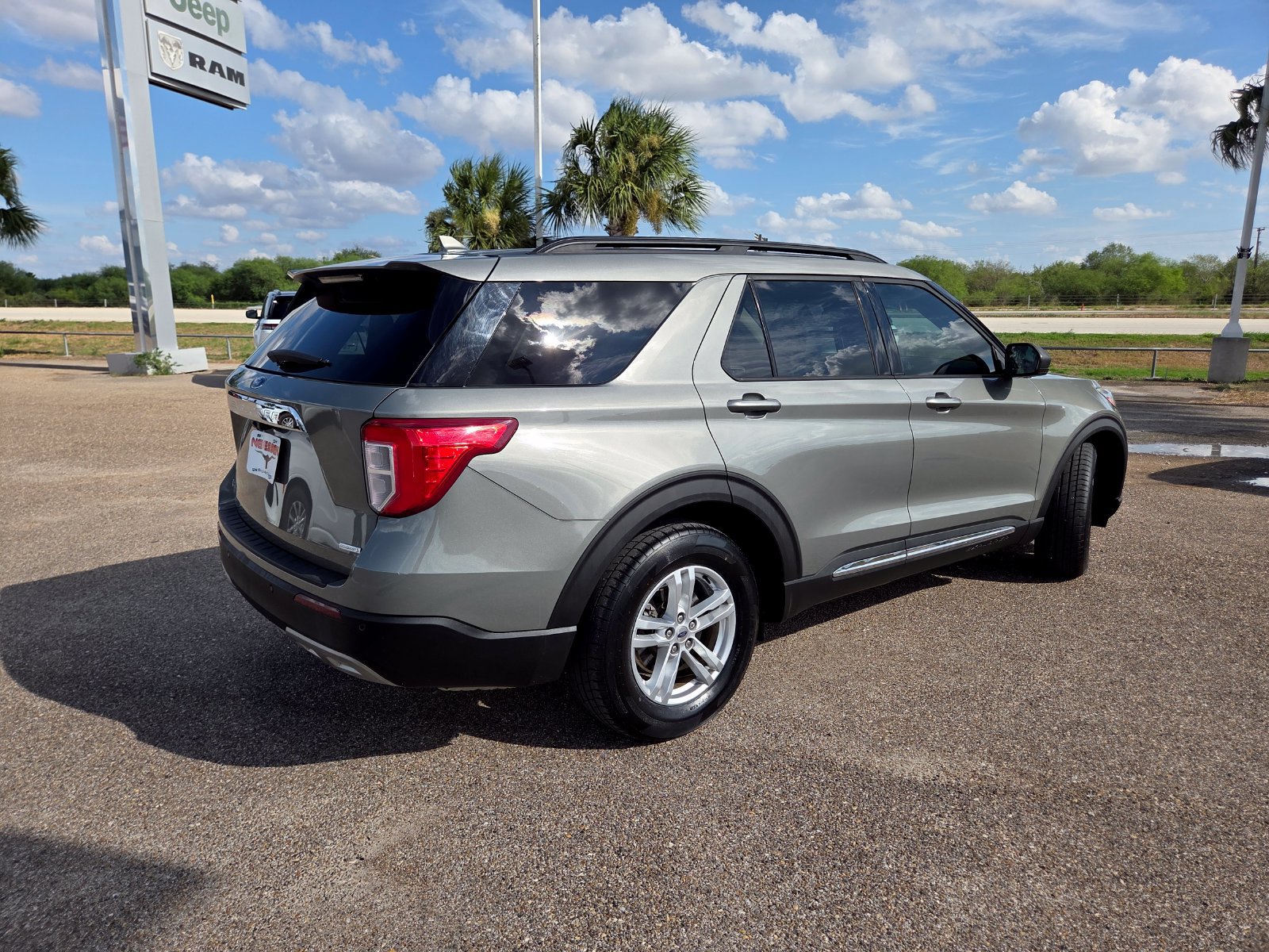 Used 2020 Ford Explorer XLT w/ Equipment Group 202A RWD image 7