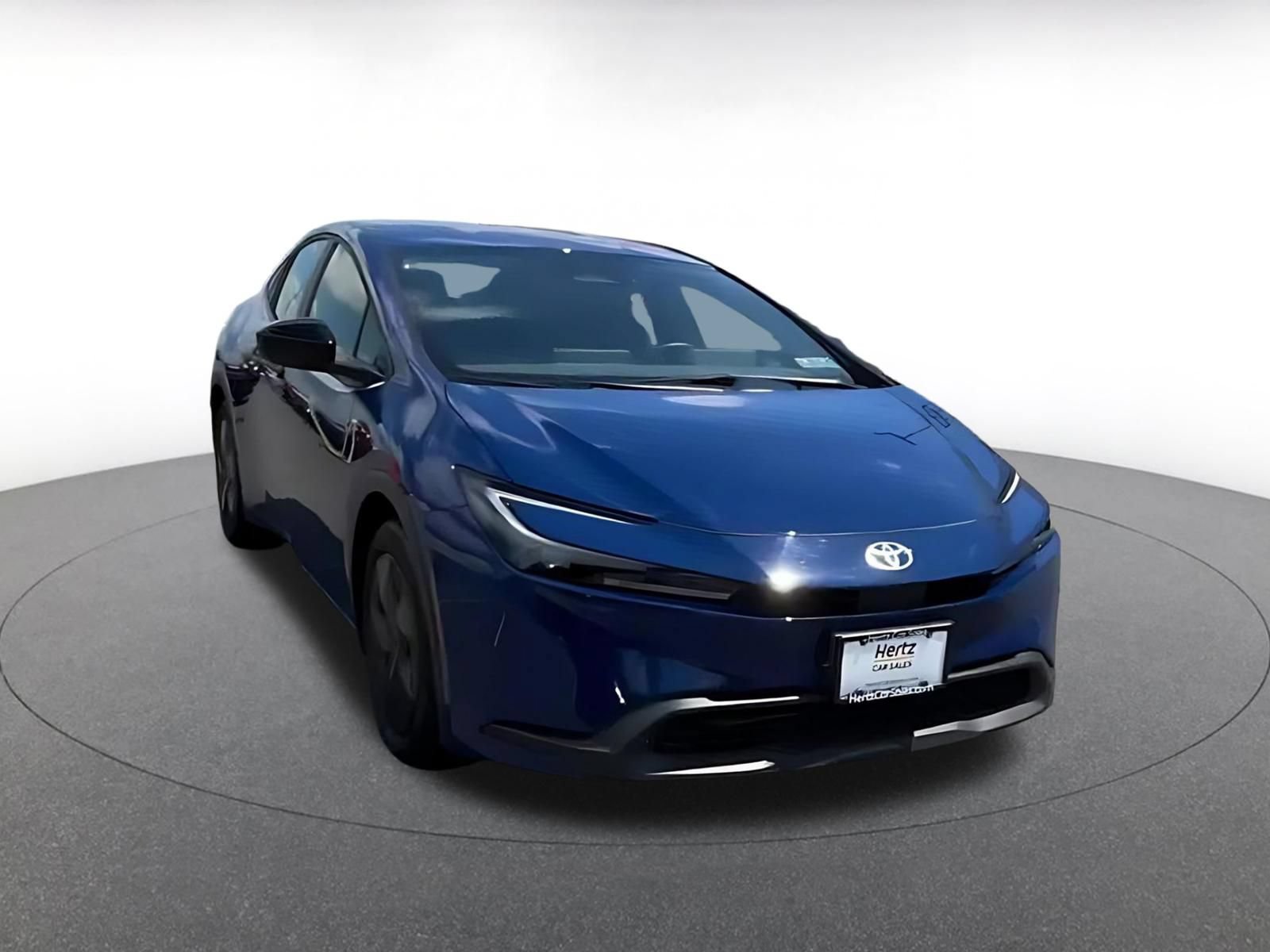 Used 2025 Toyota Prius LE FWD image 3