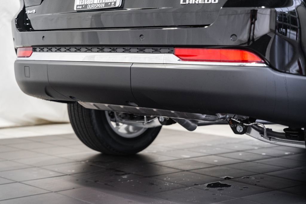 New 2025 Jeep Grand Cherokee Laredo X w/ Luxury Tech Group I image 9