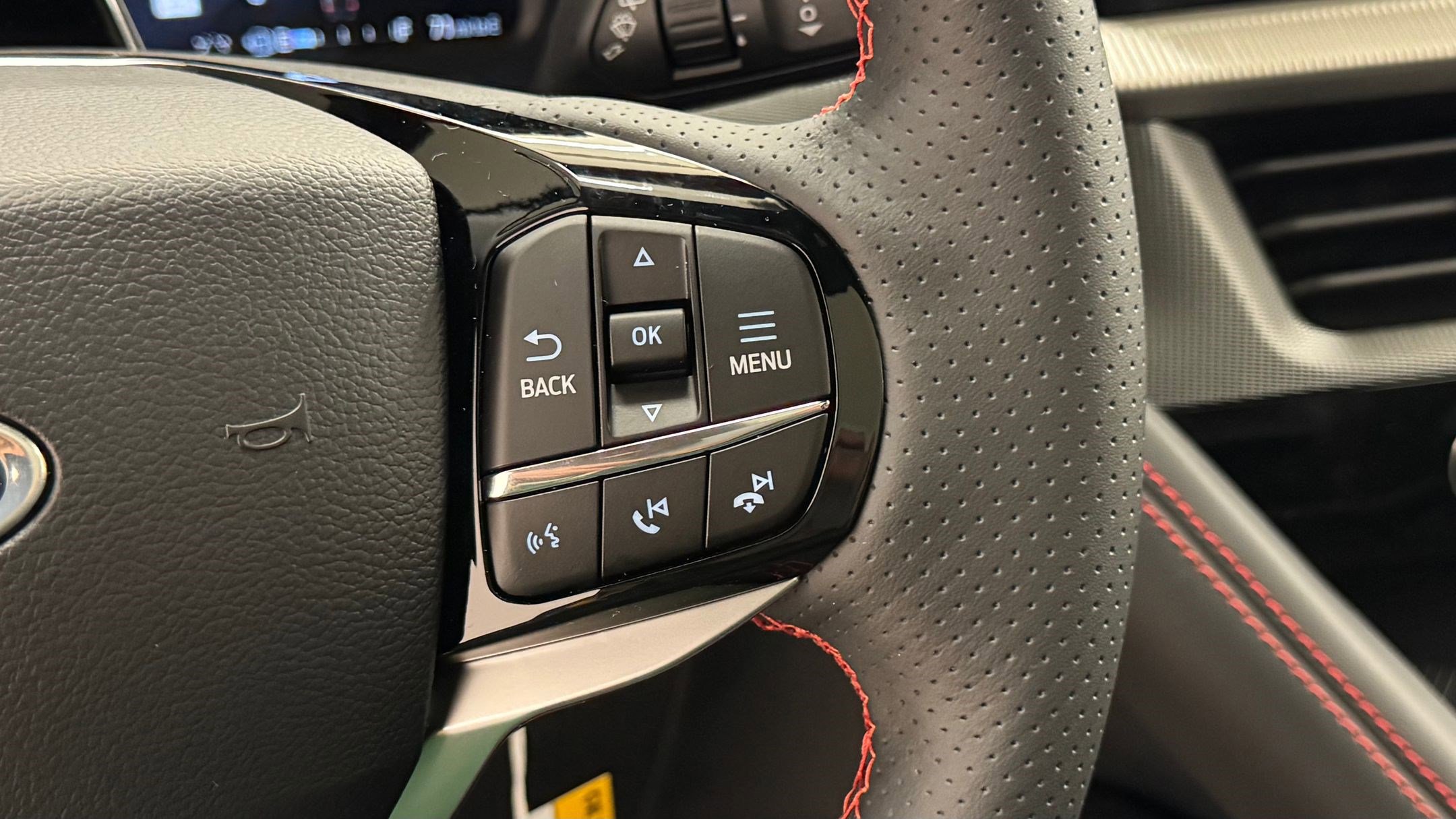 New 2026 Ford Explorer ST-Line w/ ST-Line Street Pack image 18