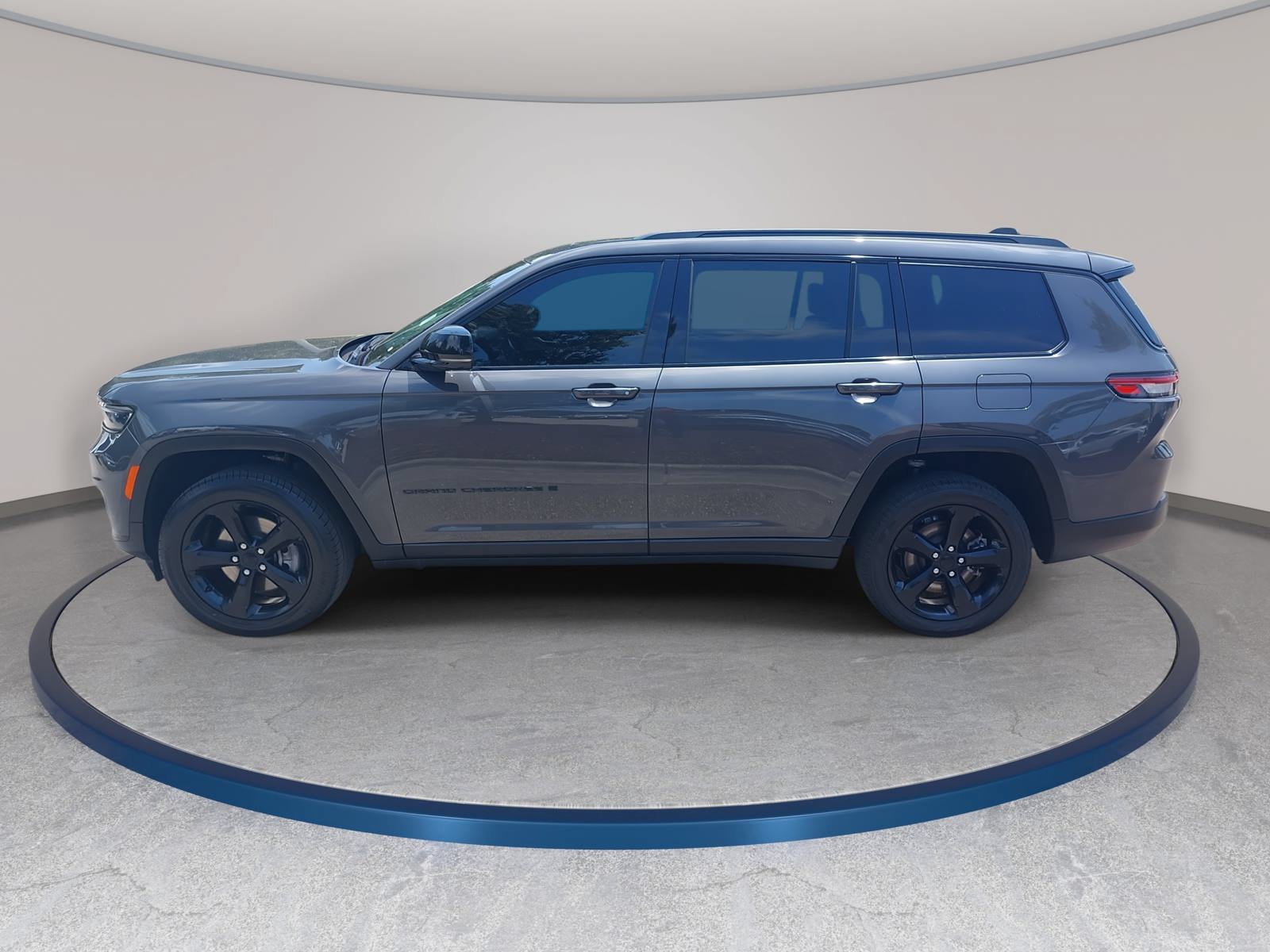 Used 2025 Jeep Grand Cherokee L Limited w/ Black Appearance Package AWD/4WD image 8
