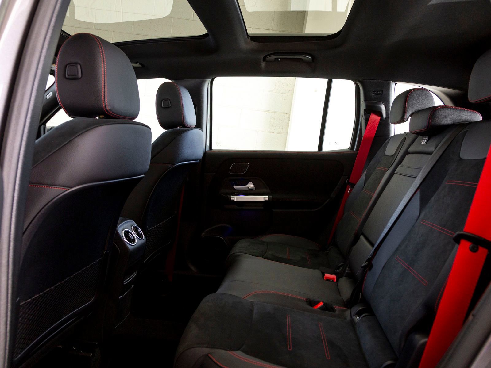 New 2025 Mercedes-Benz GLB 35 AMG 4MATIC image 23