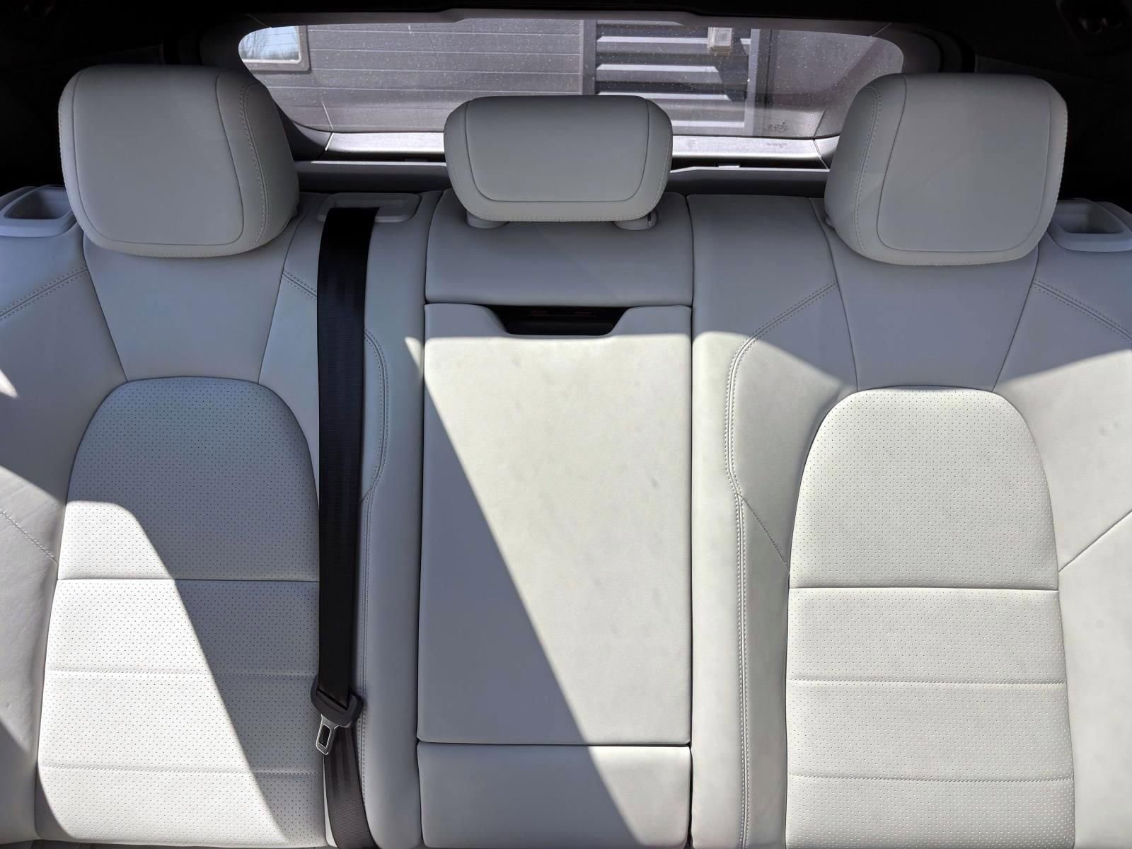 Certified 2025 Porsche Macan 4 Electric AWD/4WD image 38