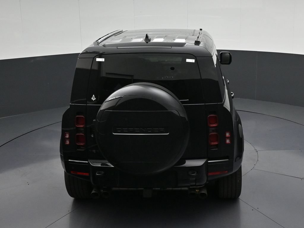 Used 2024 Land Rover Defender 110 X-Dynamic SE AWD/4WD image 17