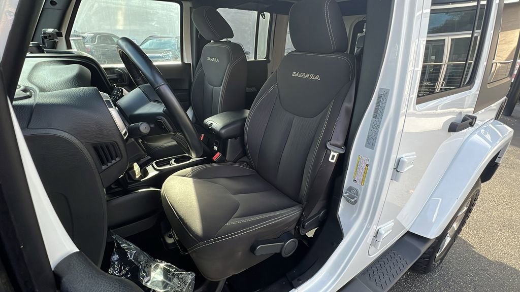 Used 2017 Jeep Wrangler Unlimited Sahara w/ Connectivity Group image 25