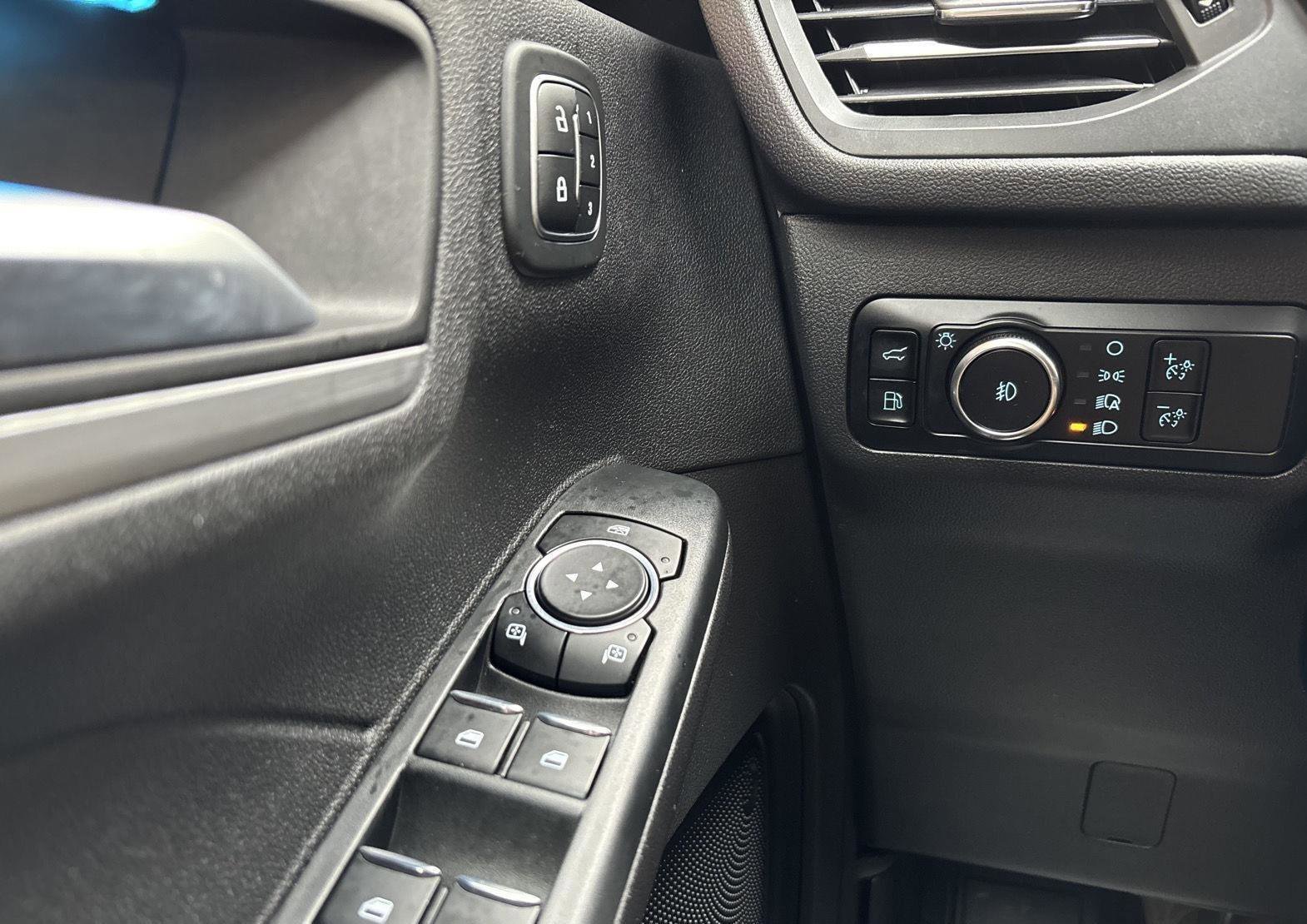 Used 2023 Ford Escape Platinum AWD/4WD image 13