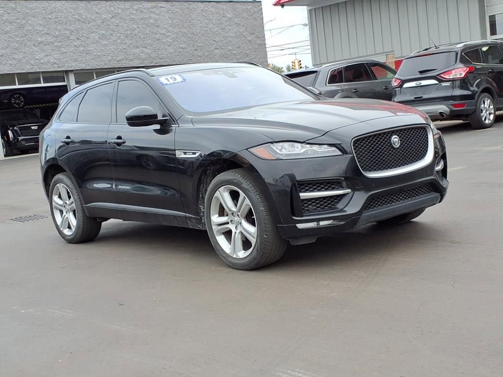 Used 2019 Jaguar F-PACE R-Sport image 7