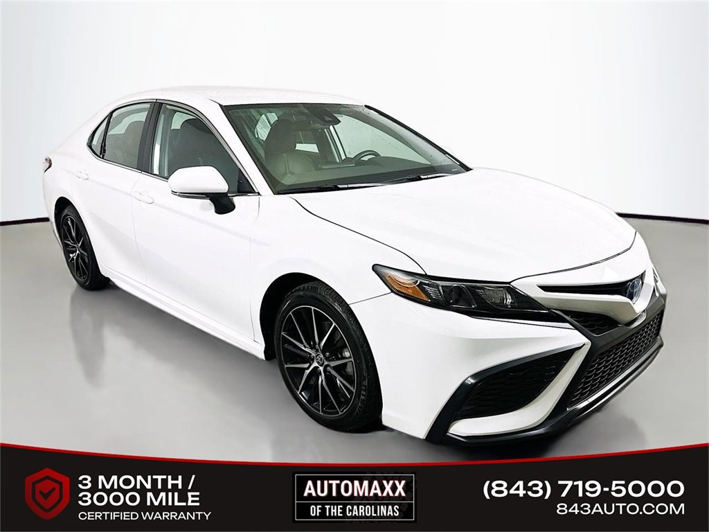 Used 2024 Toyota Camry SE image 1