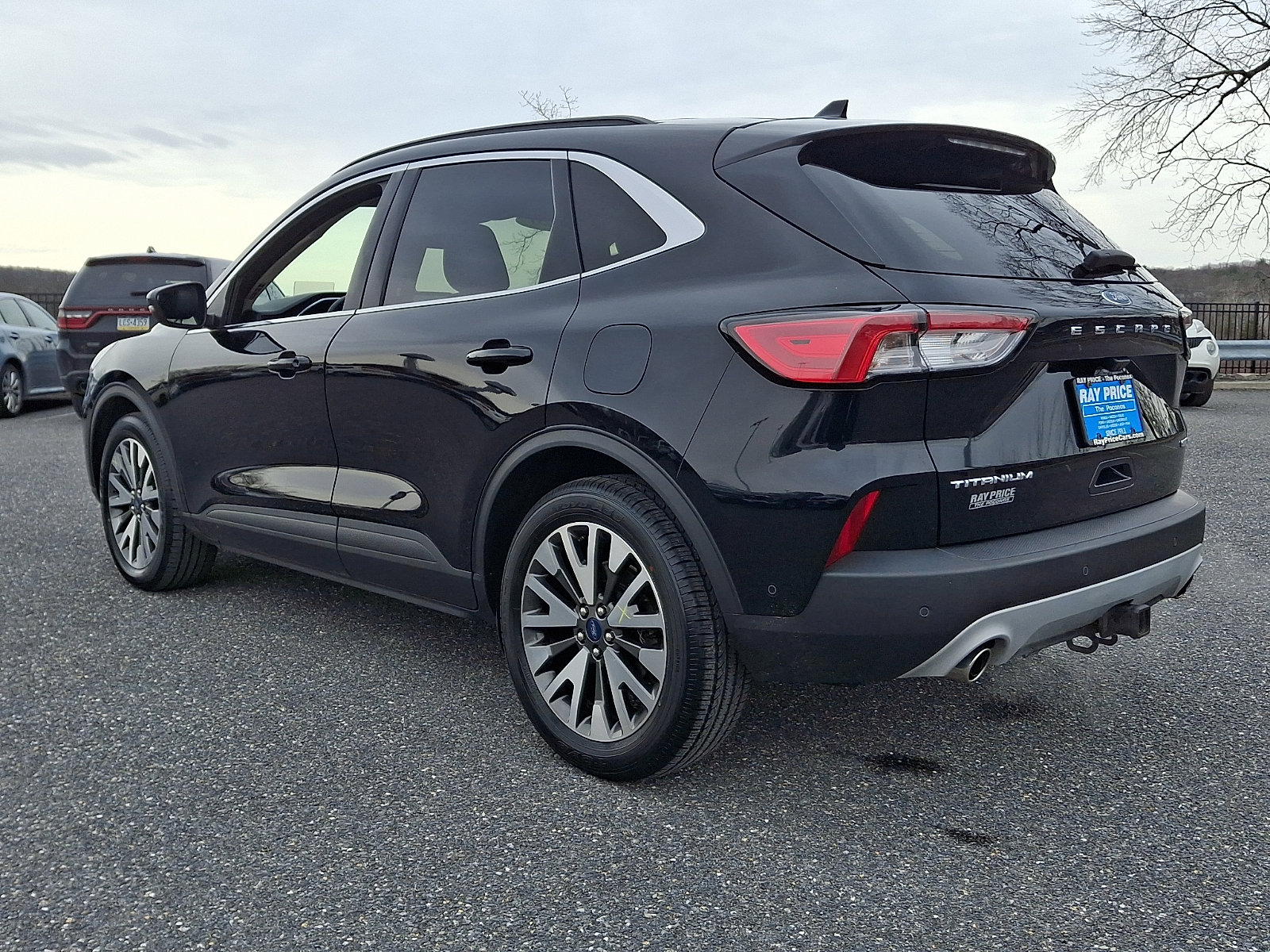 Used 2020 Ford Escape Titanium image 4