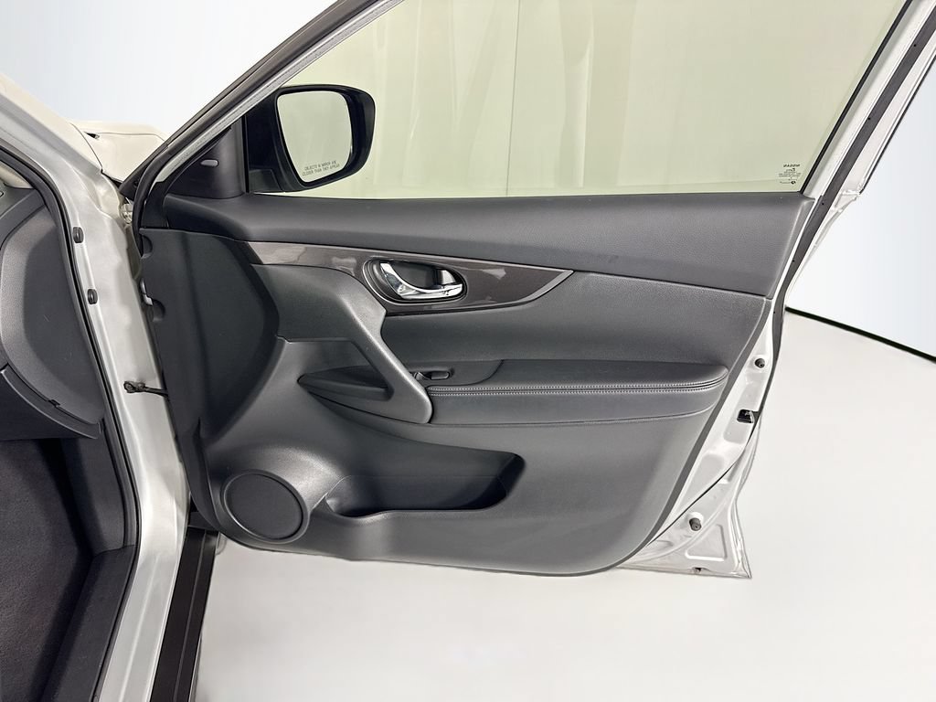 Used 2019 Nissan Rogue S w/ Special Edition Package FWD image 25
