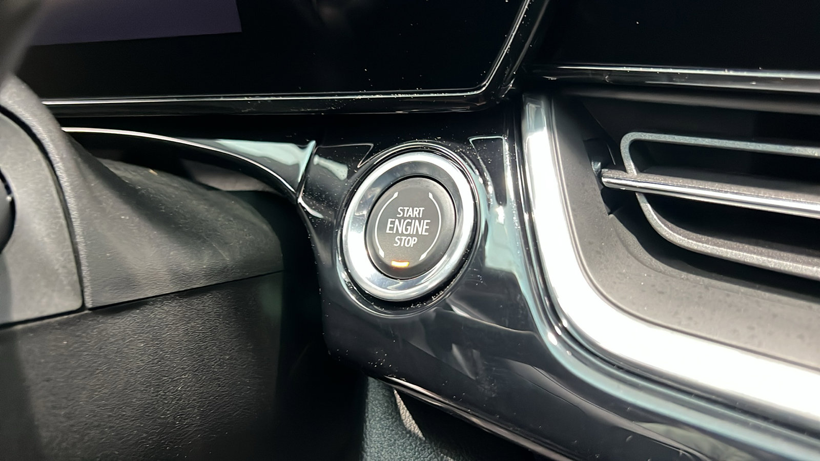 New 2025 Chevrolet Trax RS w/ Driver Confidence Package image 21