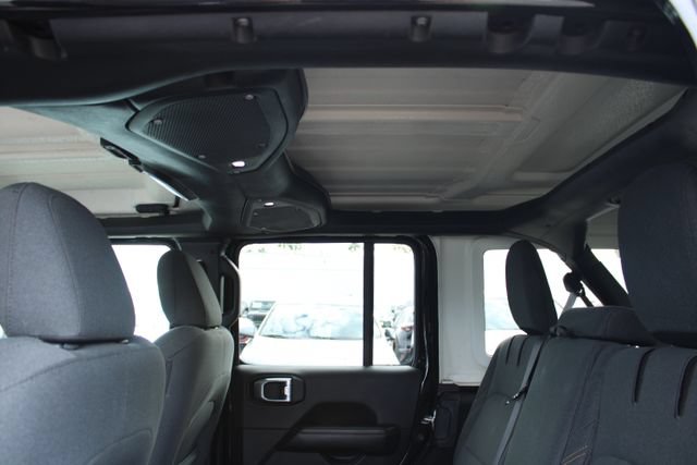 Used 2024 Jeep Wrangler Unlimited Sahara AWD/4WD image 40