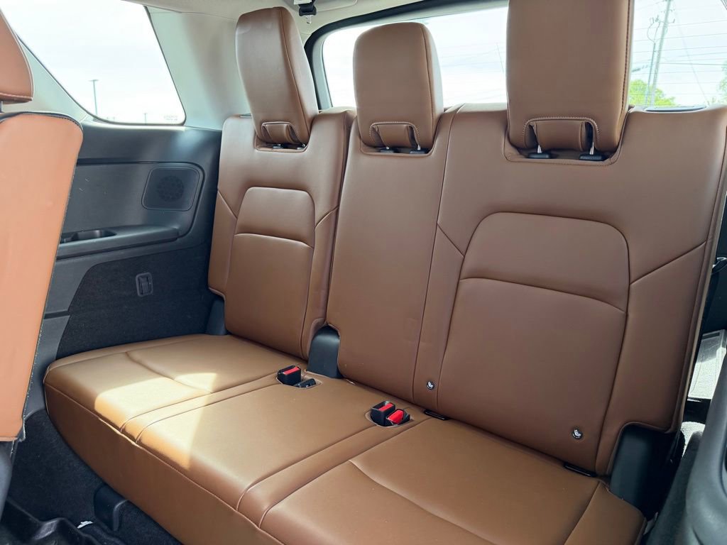 Used 2023 Nissan Pathfinder Platinum w/ Cargo Package image 18