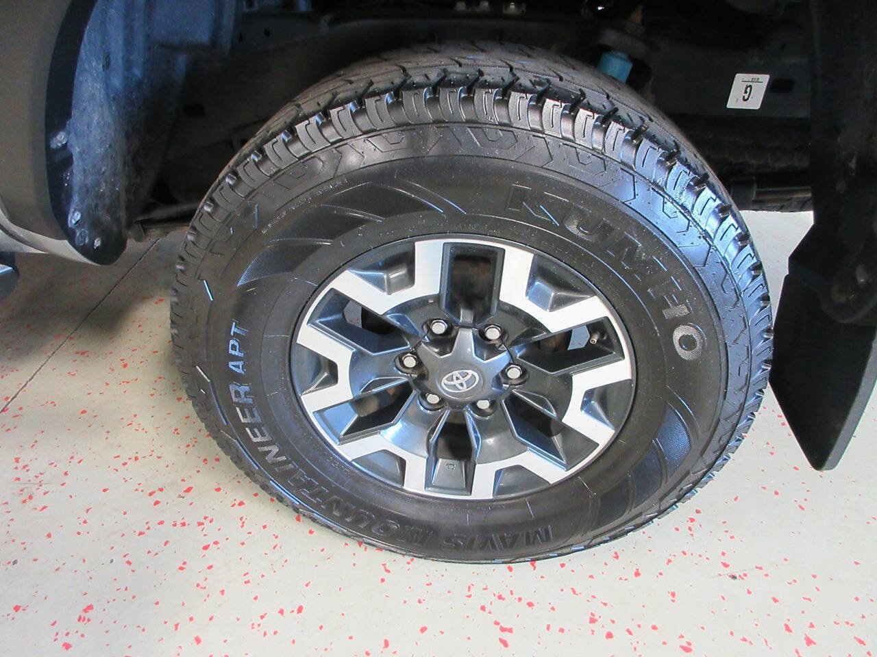 Used 2022 Toyota Tacoma TRD Off-Road AWD/4WD image 30