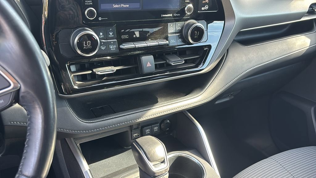 Used 2020 Toyota Highlander LE image 20