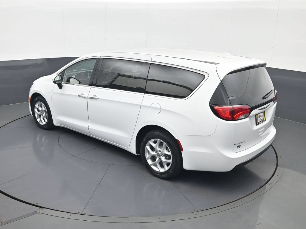 Used 2017 Chrysler Pacifica Touring Plus w/ Tire & Wheel Group FWD image 21