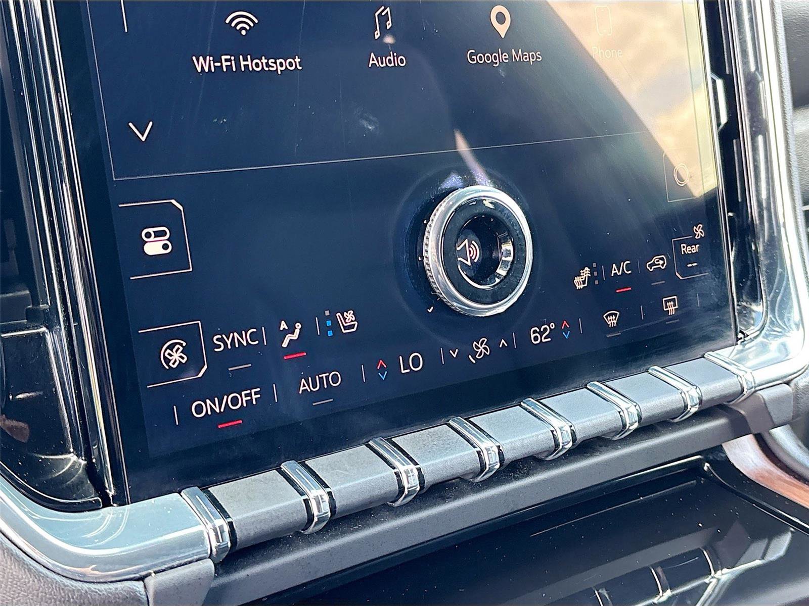 Used 2025 GMC Yukon Denali RWD image 16