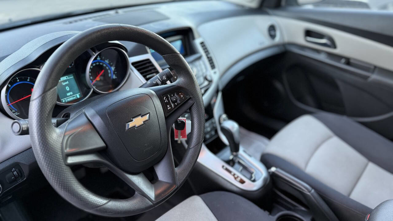 Used 2016 Chevrolet Cruze LS image 9