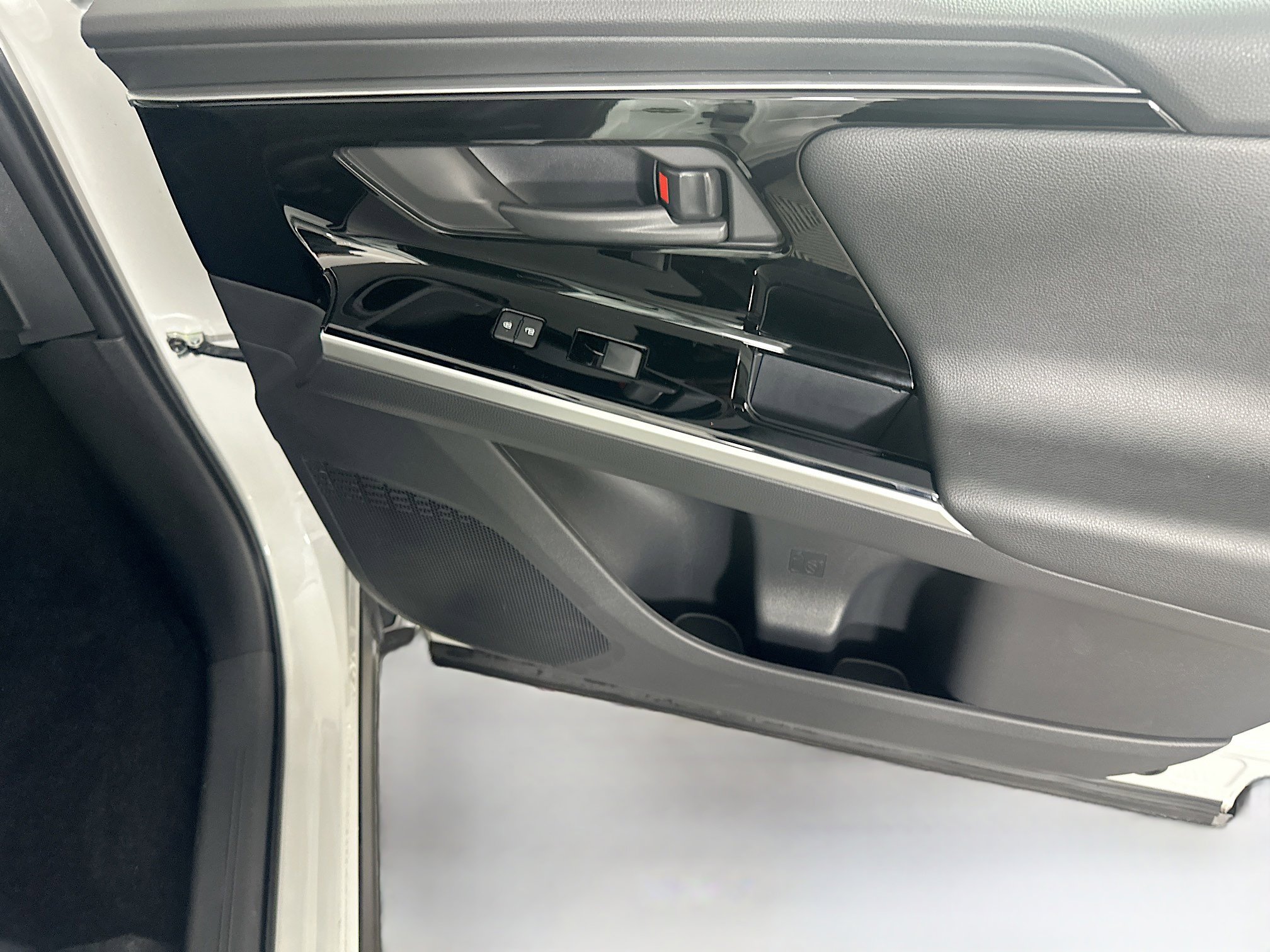 Used 2024 Toyota bZ4X XLE w/ Weather Package FWD image 32