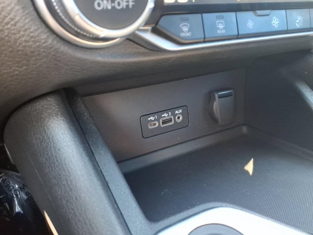 Certified 2023 Nissan Sentra SR FWD image 24