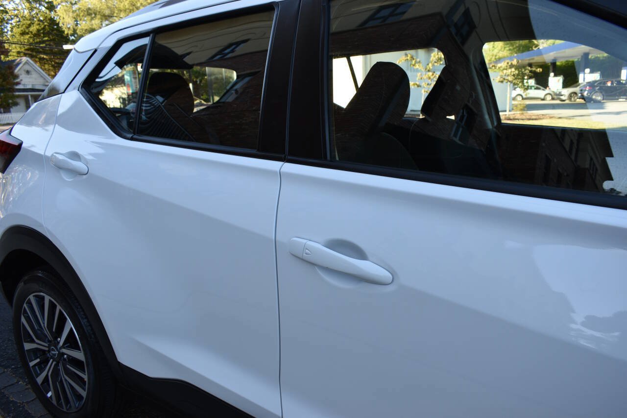 Used 2022 Nissan Kicks SV FWD image 32