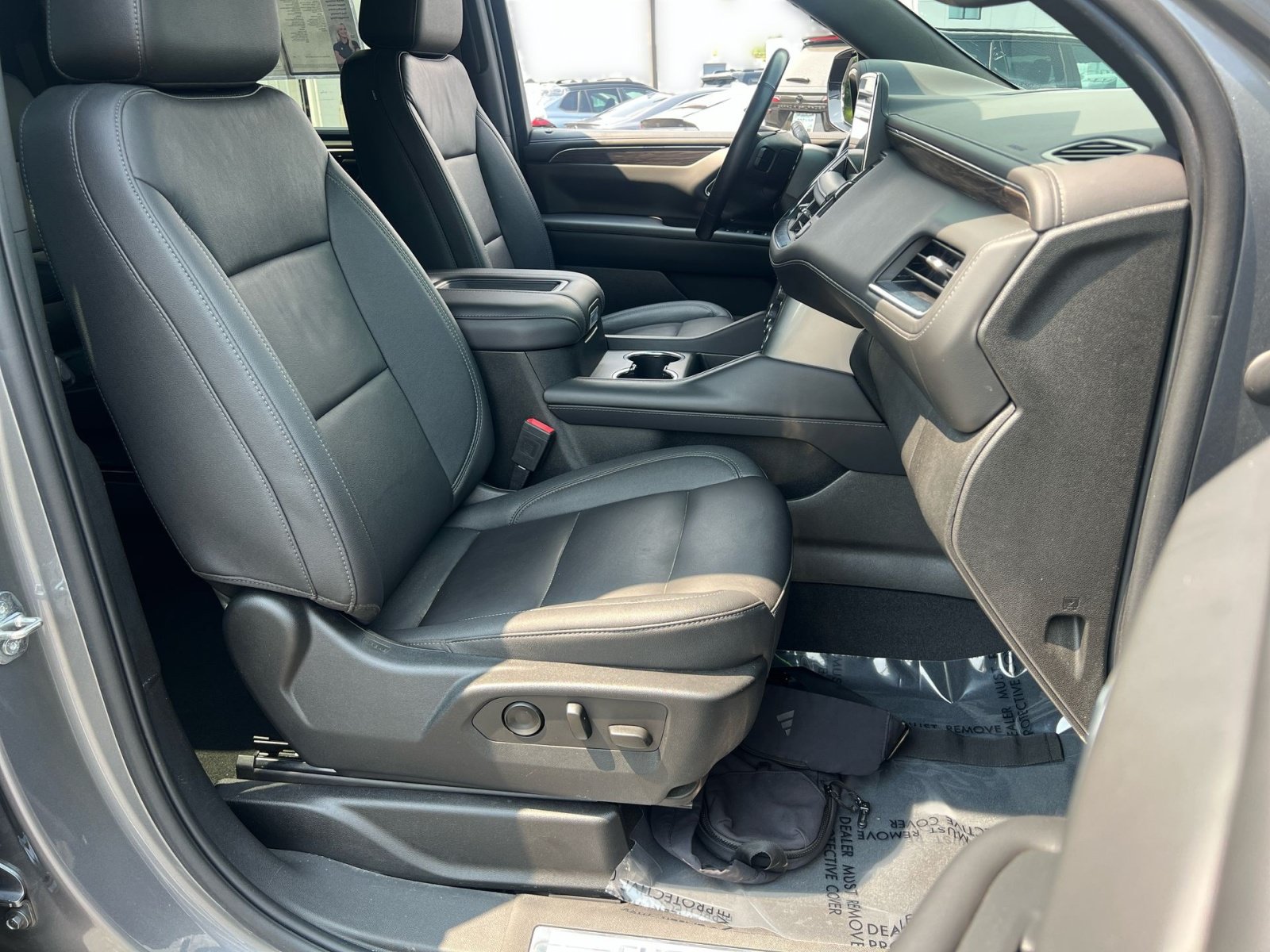 Used 2022 Chevrolet Suburban Z71 w/ Z71 Off-Road Package AWD/4WD image 27