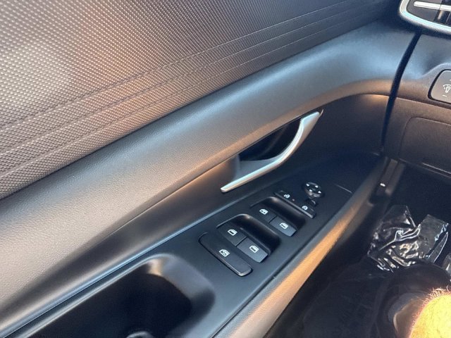 Certified 2026 Hyundai Elantra SE FWD image 30