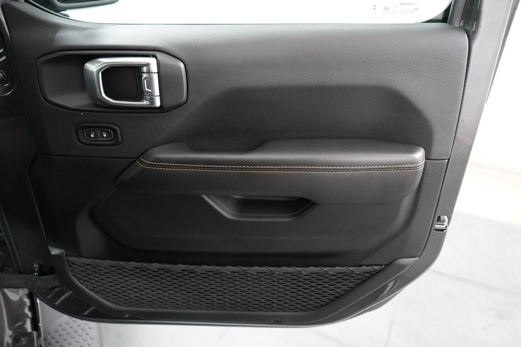 Used 2025 Jeep Wrangler Unlimited Sahara AWD/4WD image 24