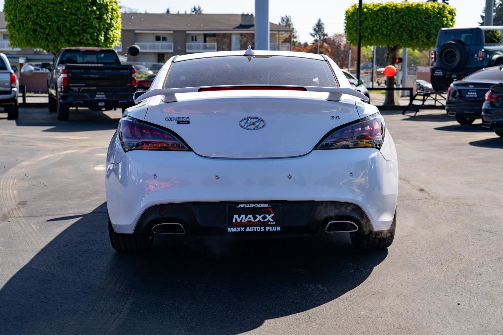Used 2016 Hyundai Genesis Coupe 3.8 RWD image 9