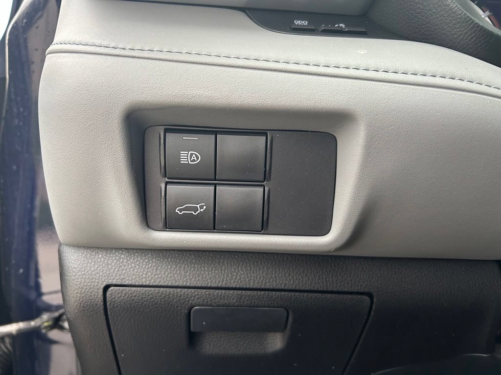Used 2020 Toyota Highlander XLE AWD/4WD image 14