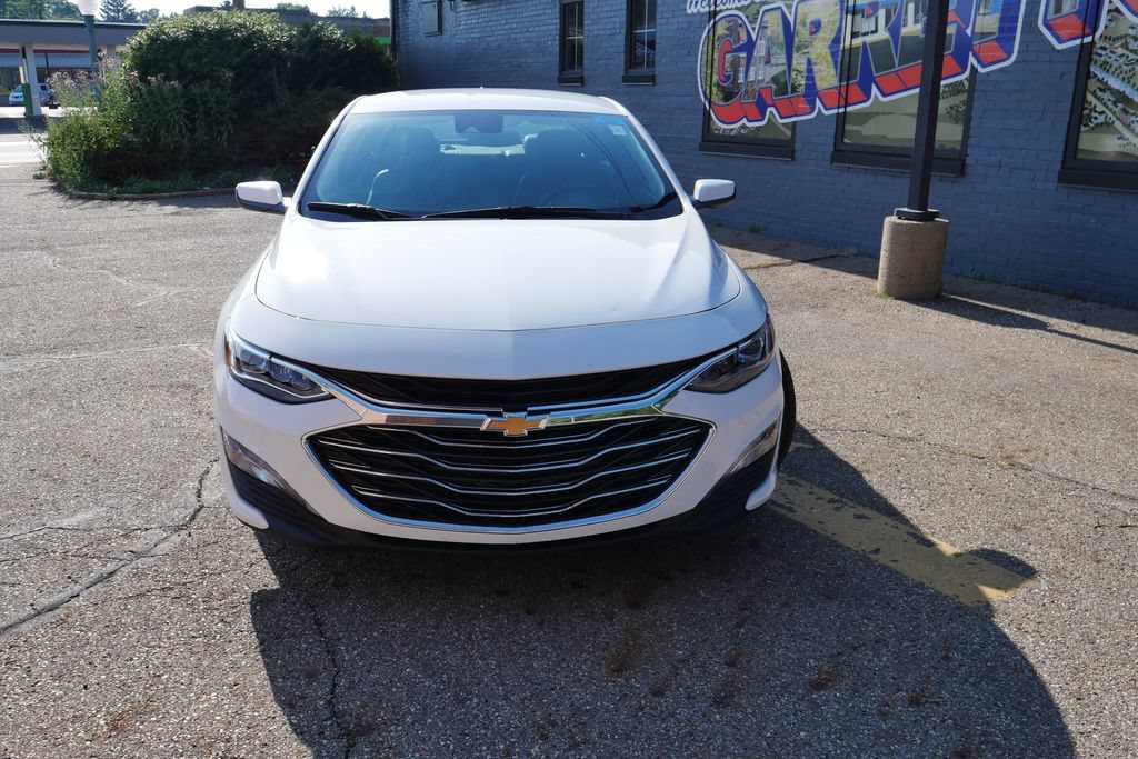 Used 2024 Chevrolet Malibu LT FWD image 2