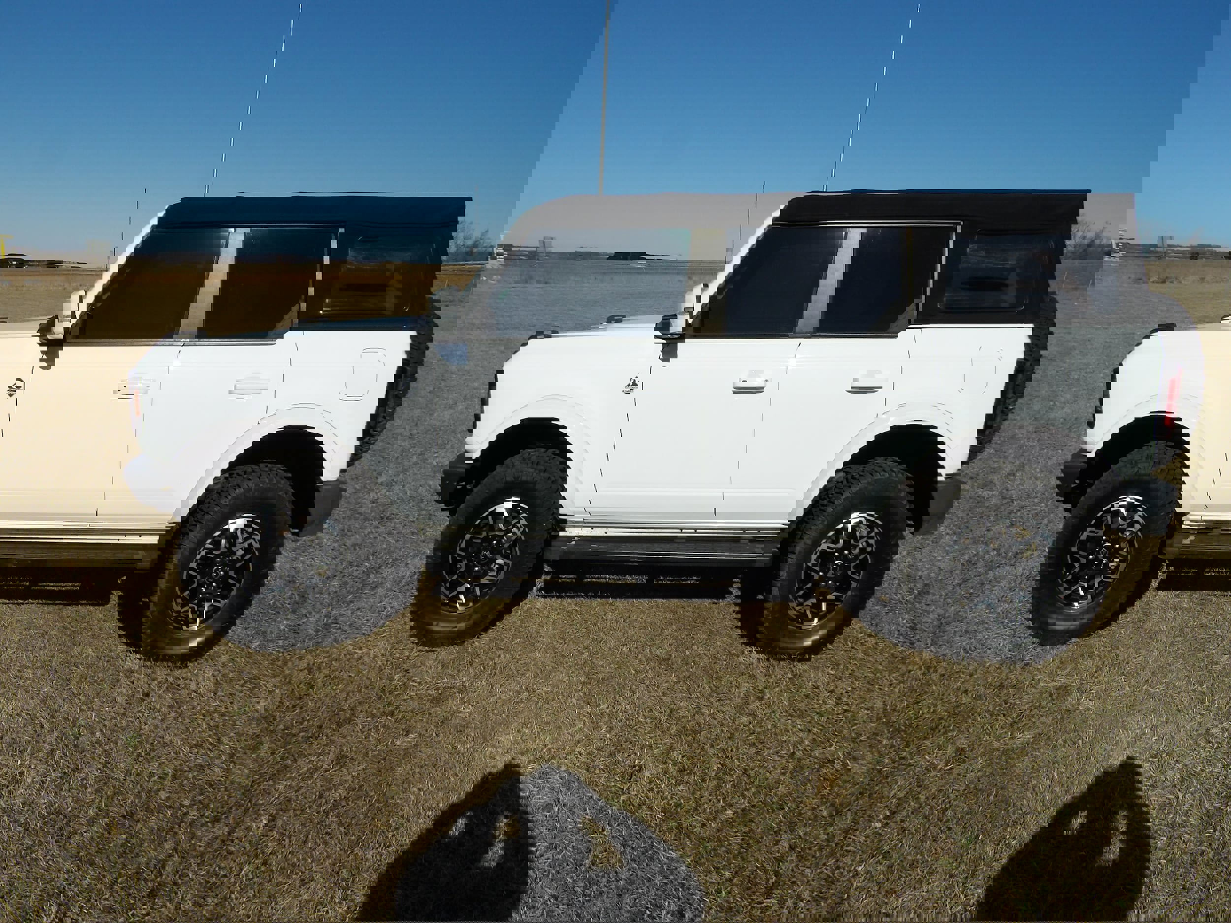 Used 2022 Ford Bronco Outer Banks image 2