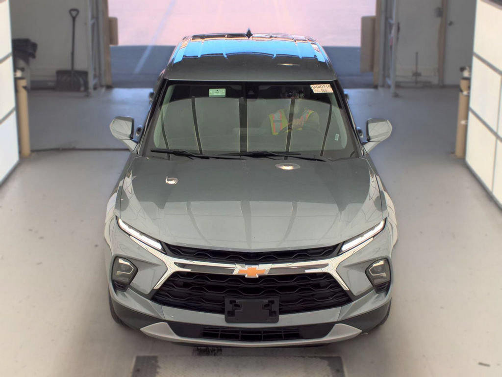 Used 2025 Chevrolet Blazer LT AWD/4WD image 2