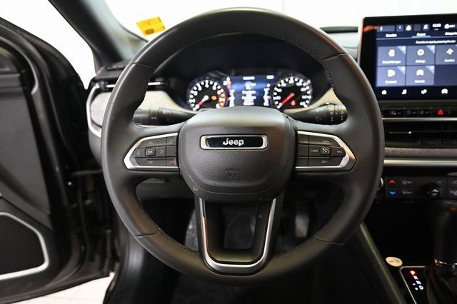 Used 2024 Jeep Compass Latitude image 4
