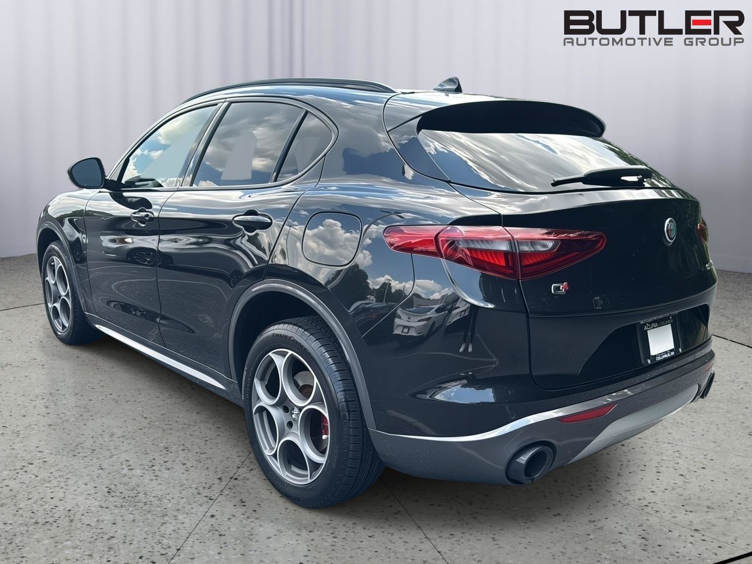 Used 2022 Alfa Romeo Stelvio Ti w/ Active Assist Plus Package AWD/4WD image 16