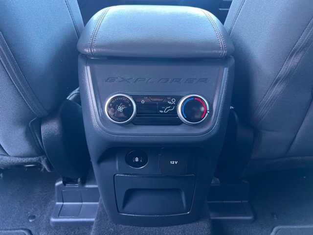 Used 2025 Ford Explorer Active AWD/4WD image 20