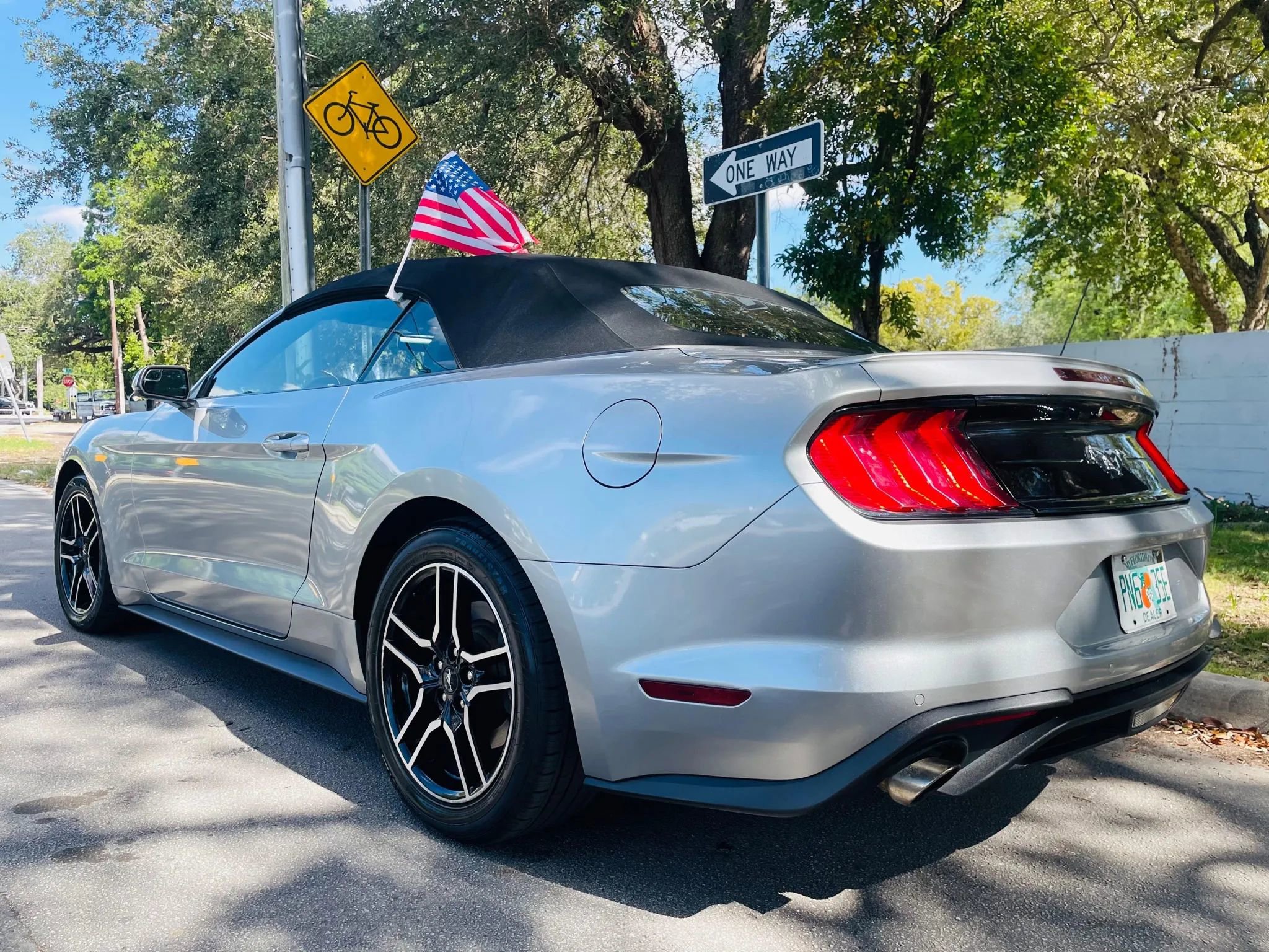 Used 2020 Ford Mustang Premium image 3