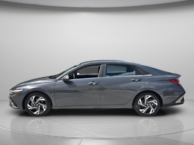 Used 2024 Hyundai Elantra Limited FWD image 3