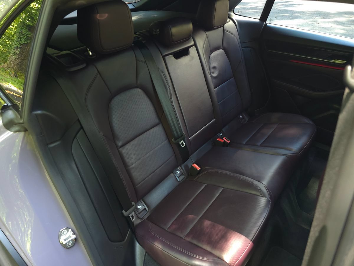 Used 2025 Porsche Macan 4 Electric AWD/4WD image 19