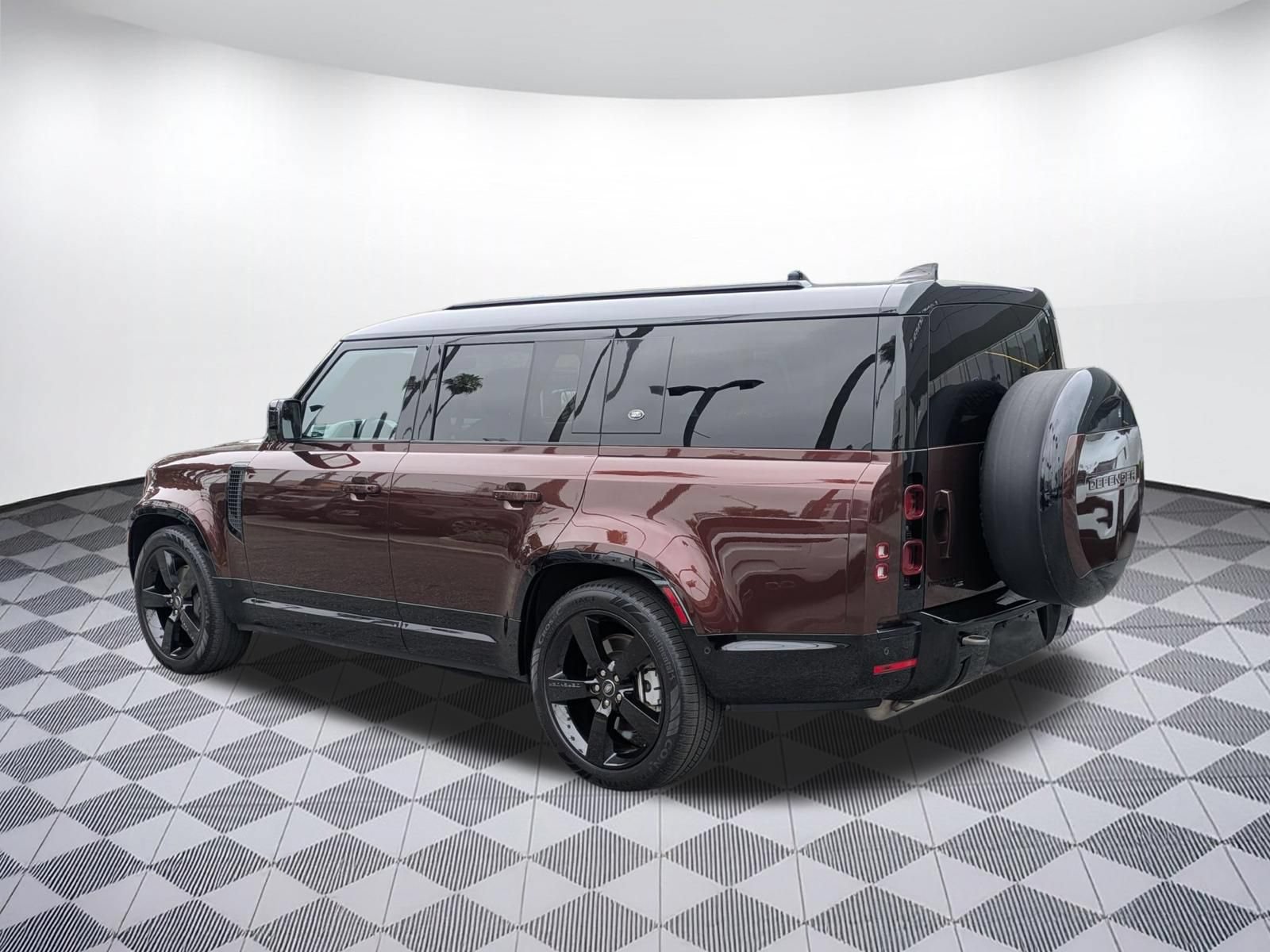 Used 2023 Land Rover Defender 130 X-Dynamic SE AWD/4WD image 3