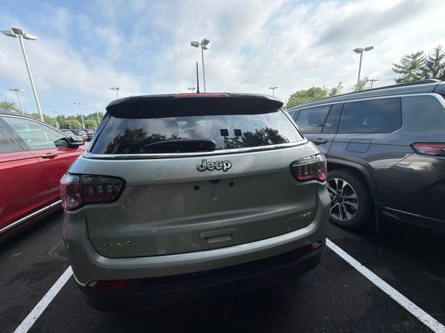 Used 2025 Jeep Compass Limited AWD/4WD image 5