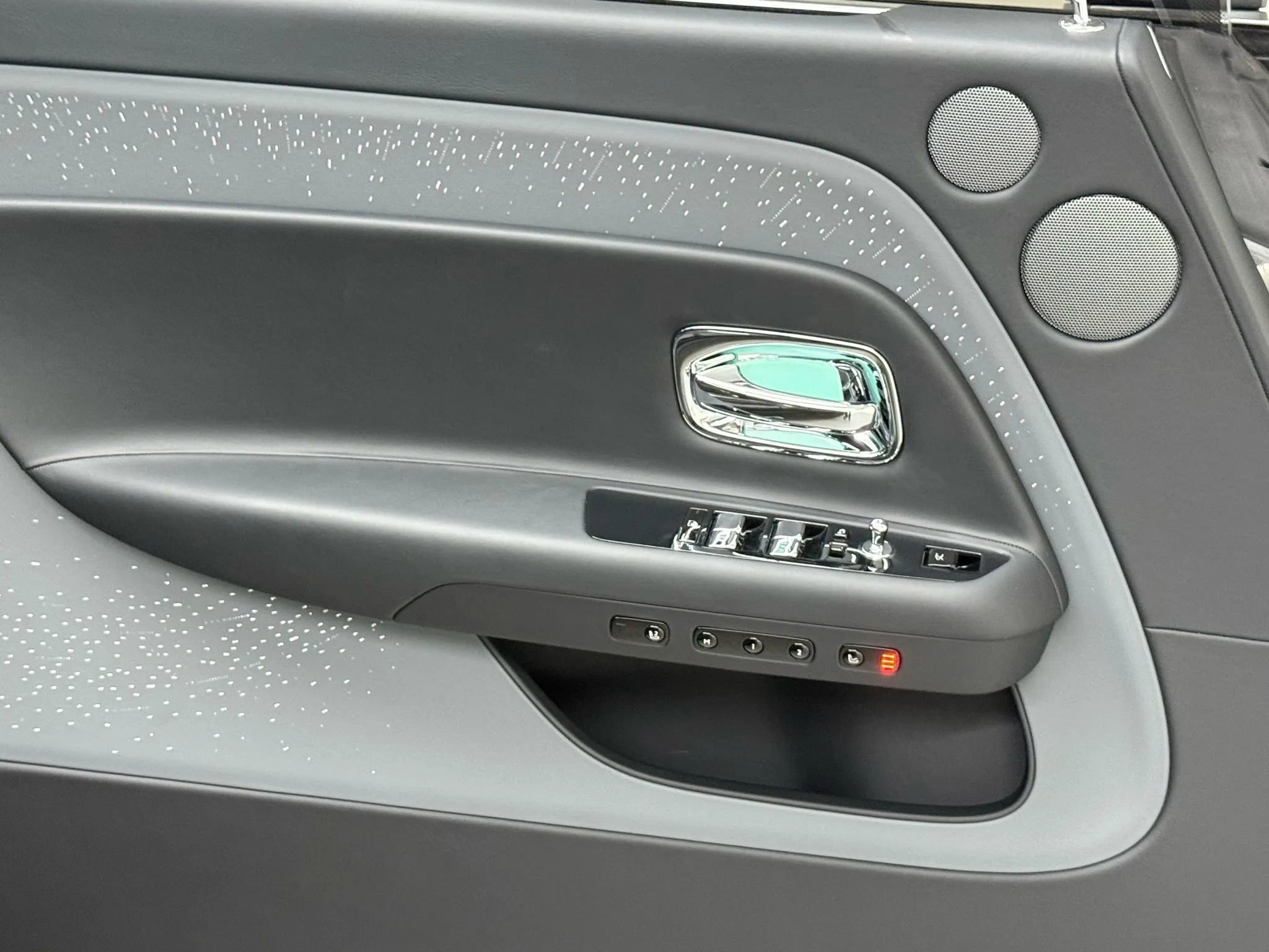 Used 2025 Rolls-Royce Spectre image 16