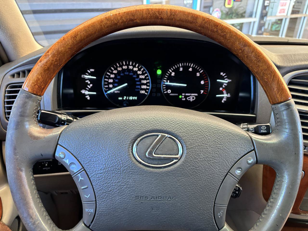 Used 2004 Lexus LX 470 4WD w/ Preferred Accessory Pkg image 13