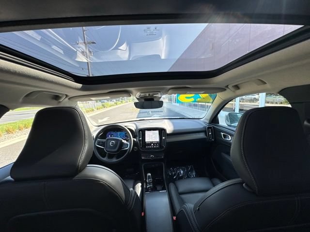 Certified 2025 Volvo XC40 B5 Plus AWD/4WD image 18